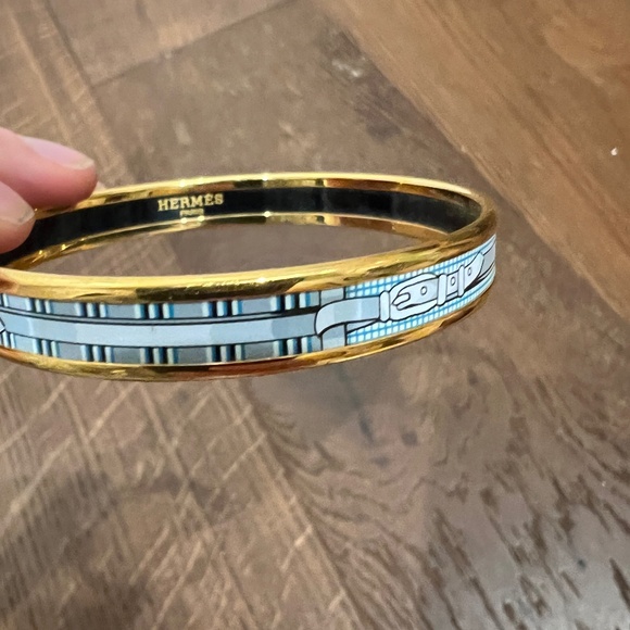 Hermes gold patterned bangle - Picture 1 of 6